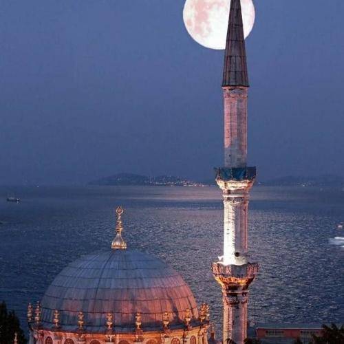  هنوزم یادتم اشکام هی میریزه