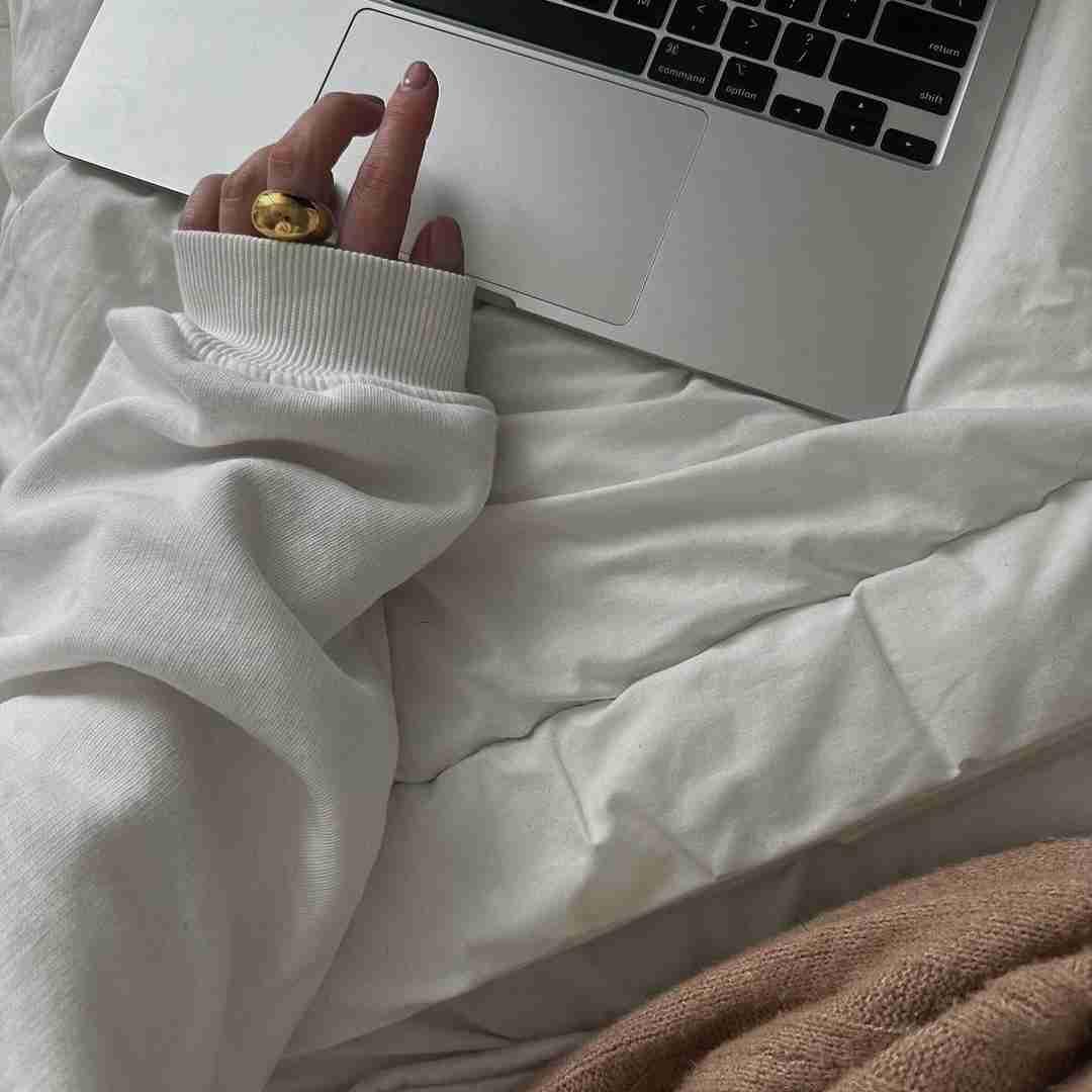 وسط این خیابونا دور از تو من جونو تنم مرد