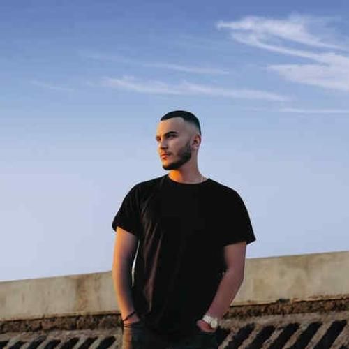 مهیار نفهمیدیم اون عکسه که تو نور ماه کامله