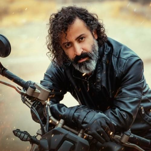 والایار وطن طاقت بیار مرهم بذار رو قلب خونیم